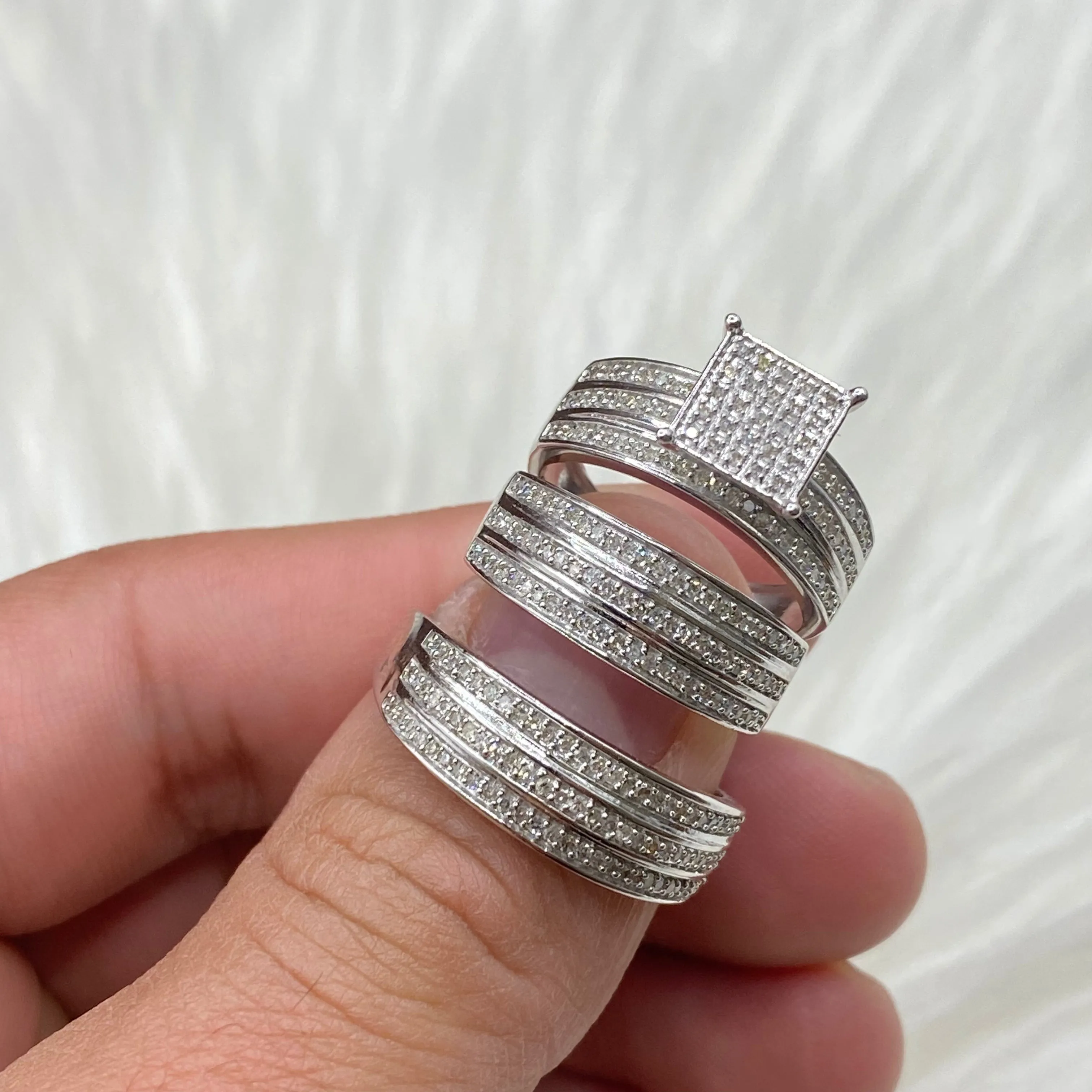 10K White Gold Diamond Luxury Trio Engagement Ring 0.85Ct Dia / 8.1gr / Size 7W/10M