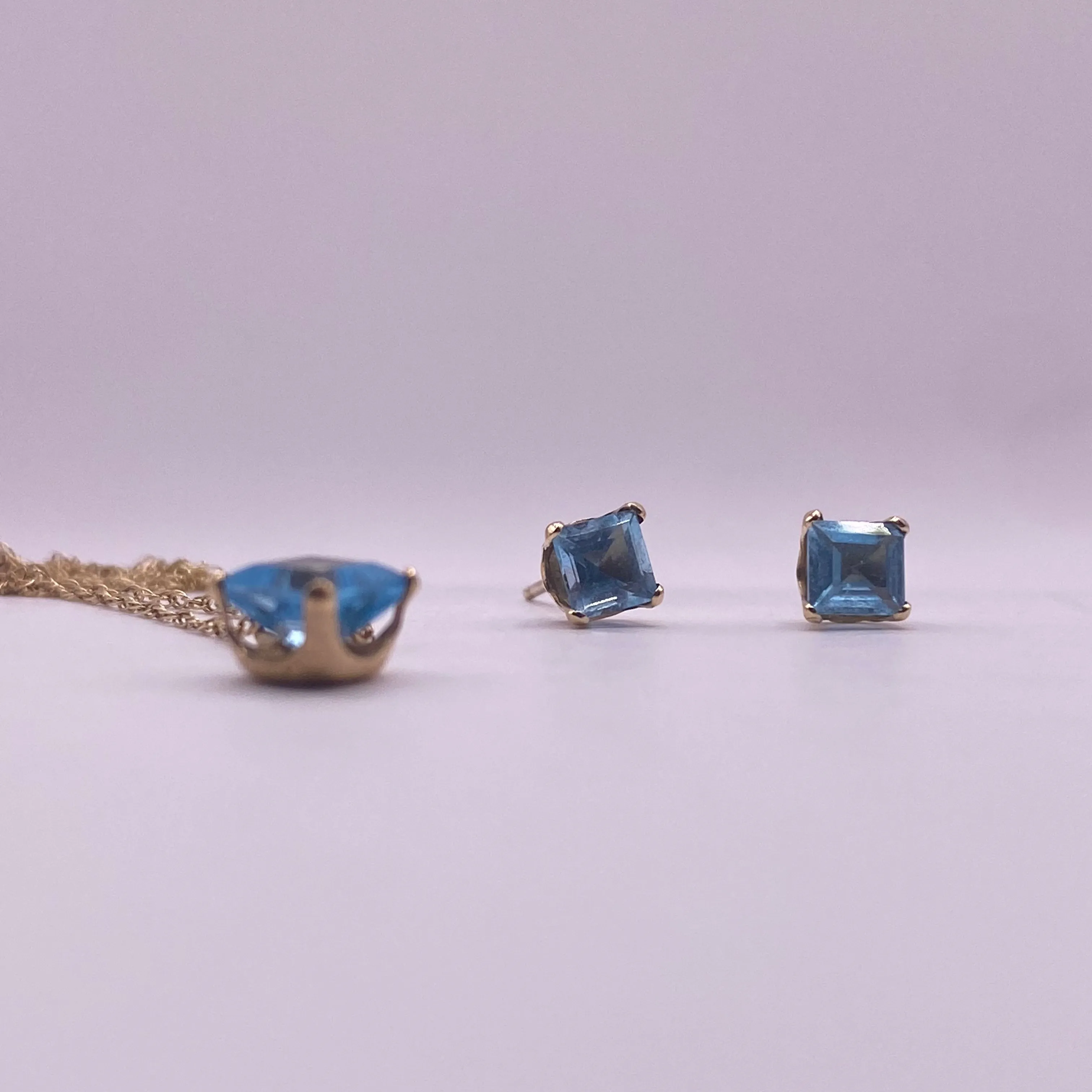 10K Yellow Gold Blue Diamond Jewelry Set / 1.4gr