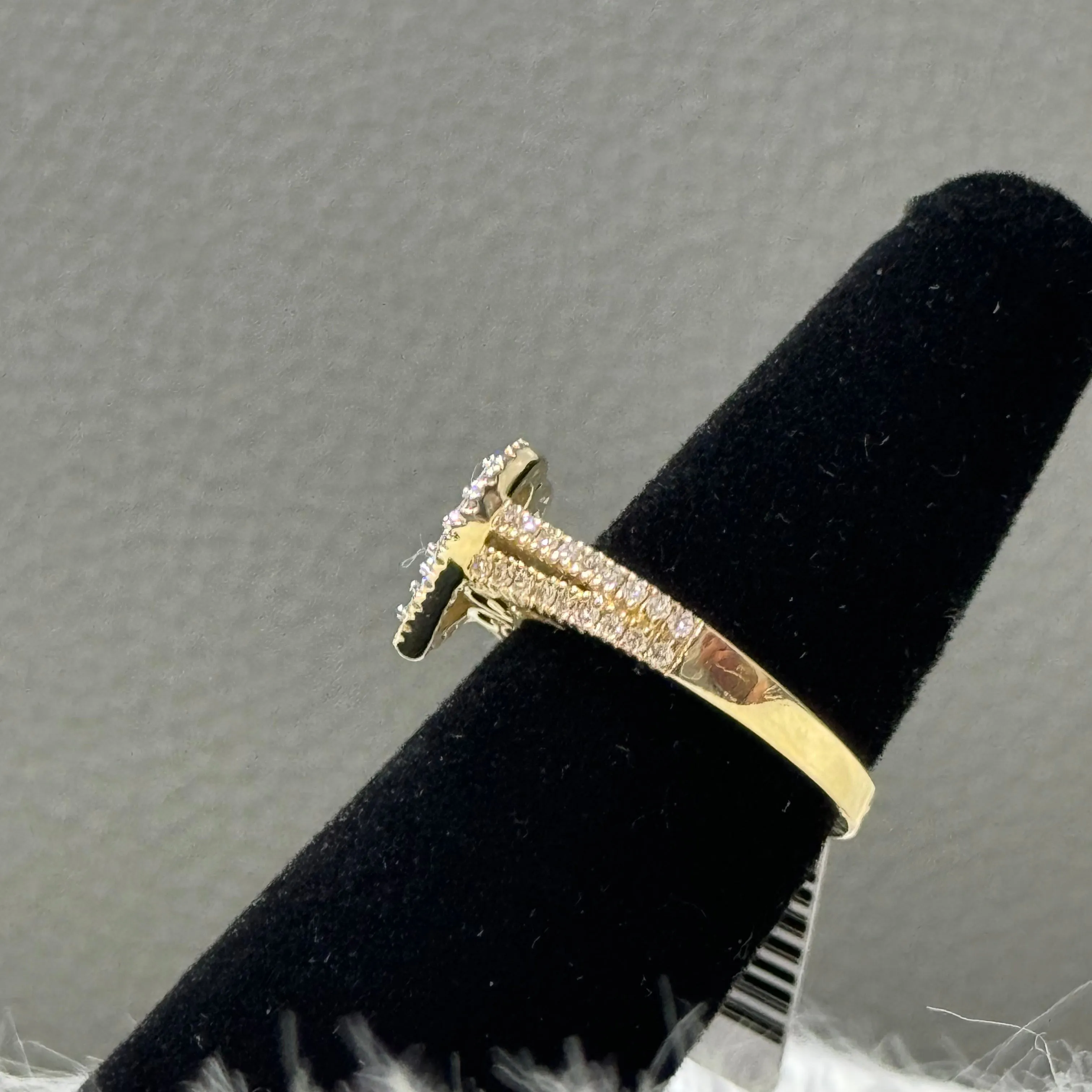 10K Yellow Gold Diamond Heart Ring 0.77Ct Dia / 4.5gr / Size 7
