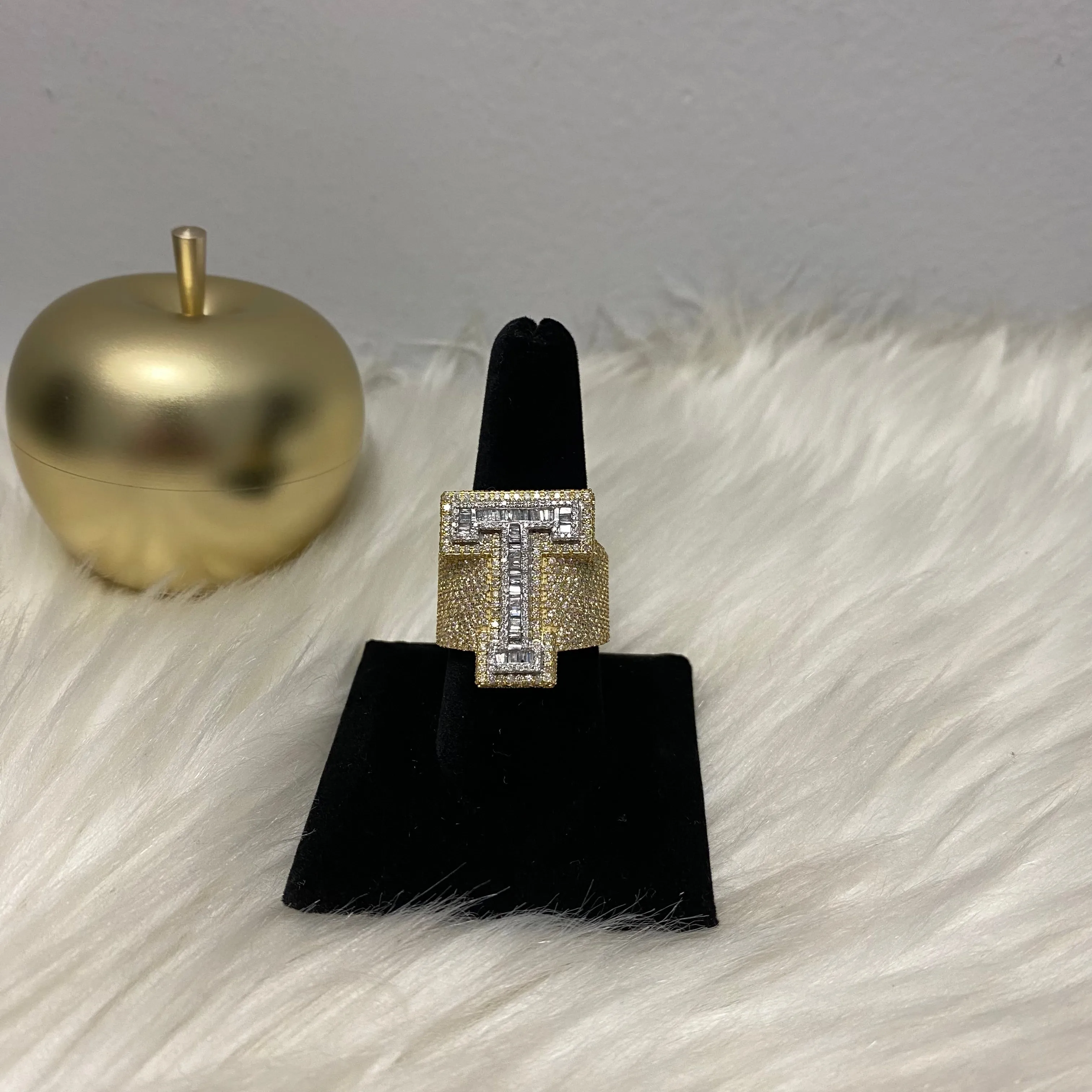 10K Yellow Gold Diamond Letter T Ring 3.5Ct Dia / 12.2gr / Size 9.5