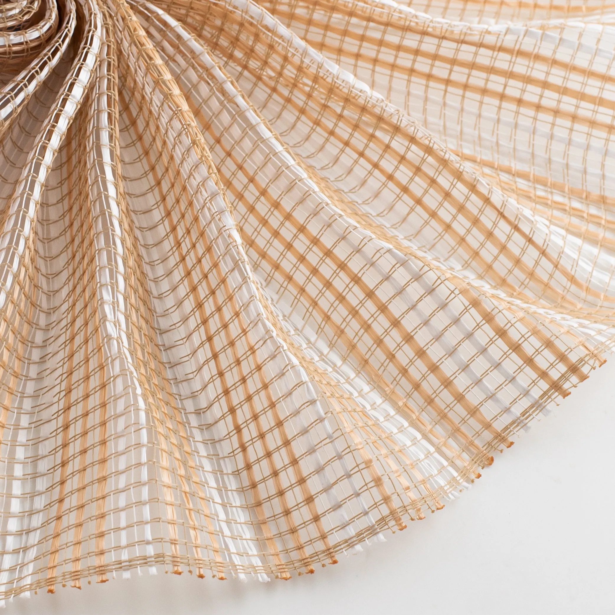 10" Horizontal Wide Strip Mesh: Natural & White