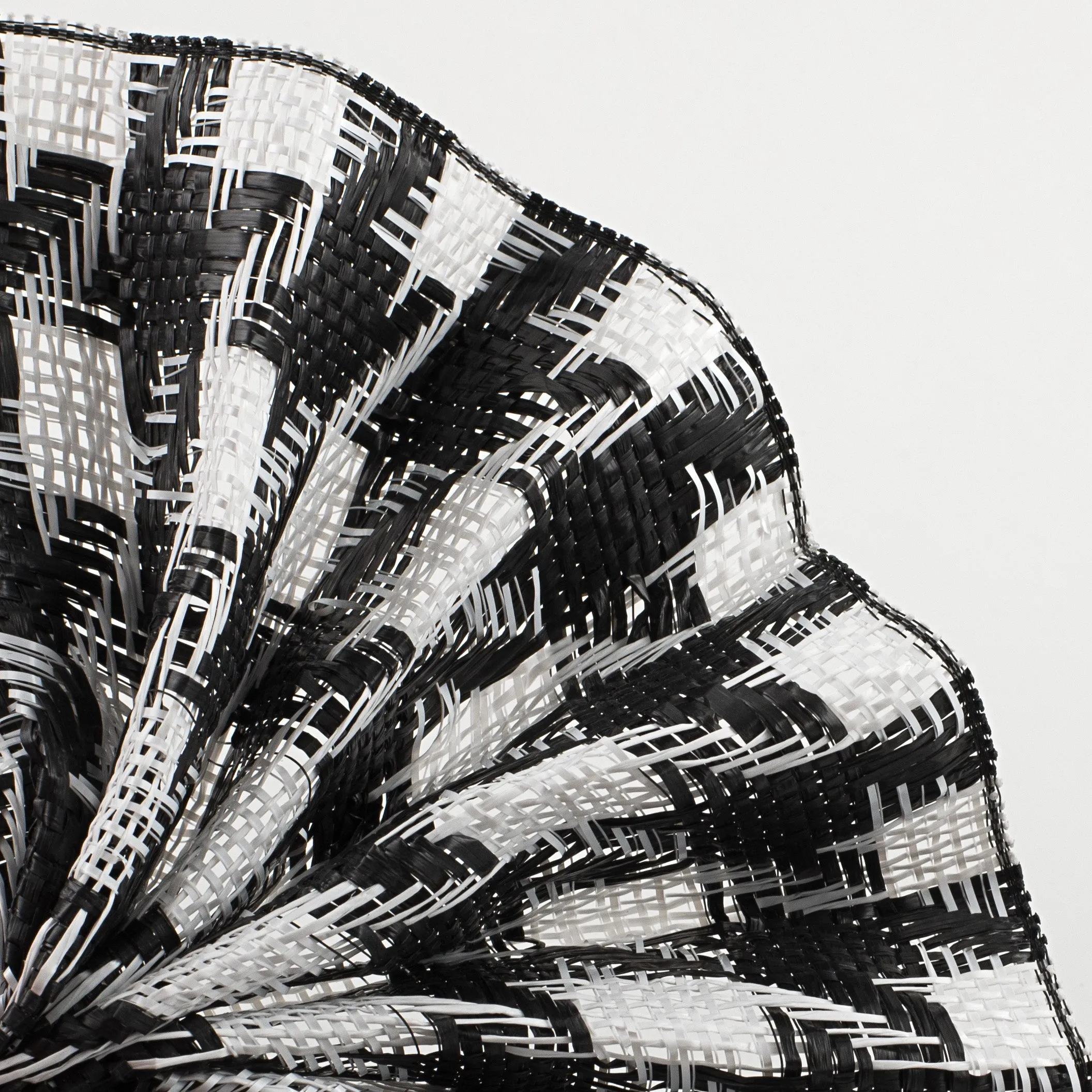 10" Houndstooth Woven Mesh: Black & White