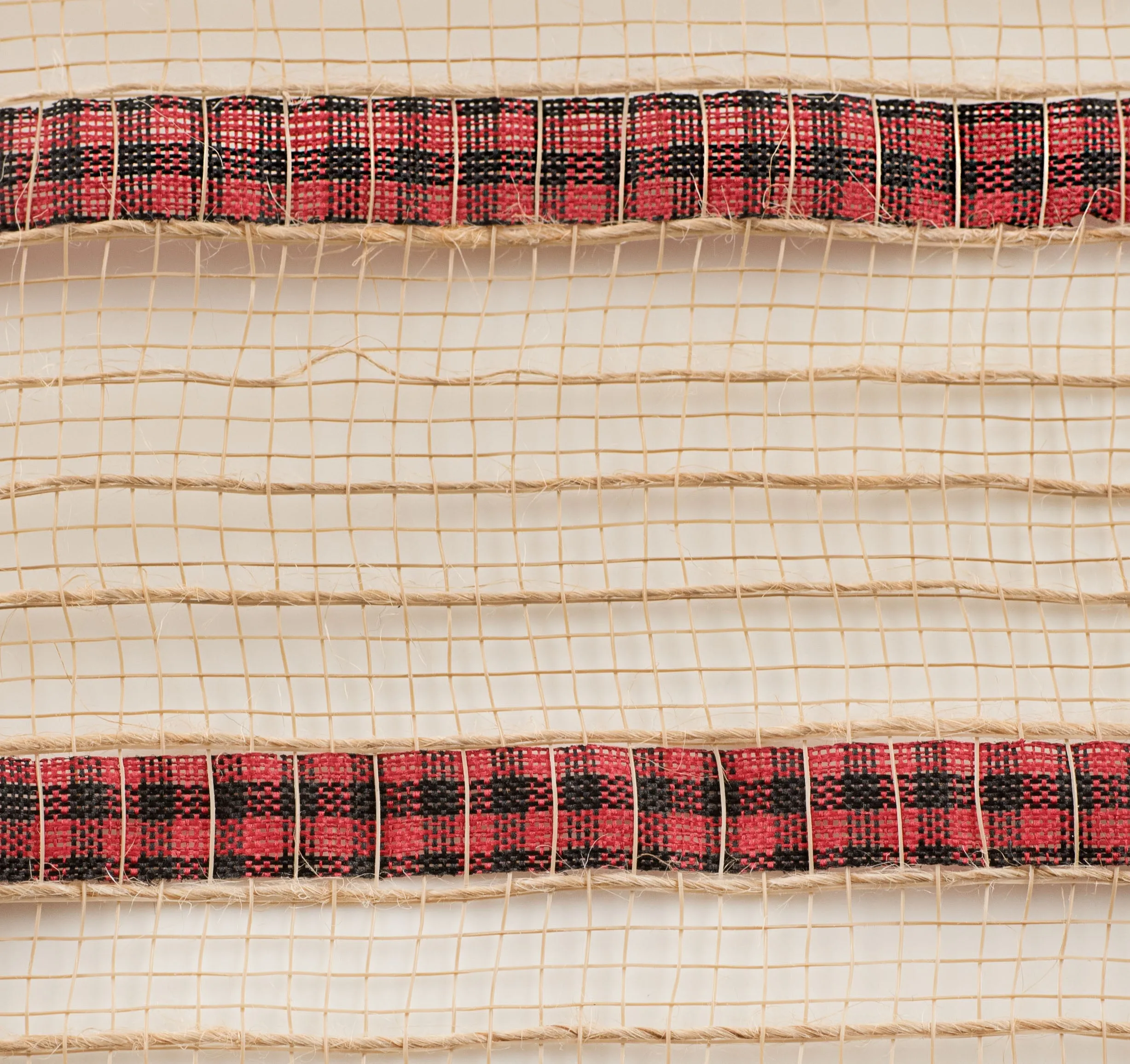 10" Patterned Mesh: Natural Jute & Red Buffalo Plaid Print