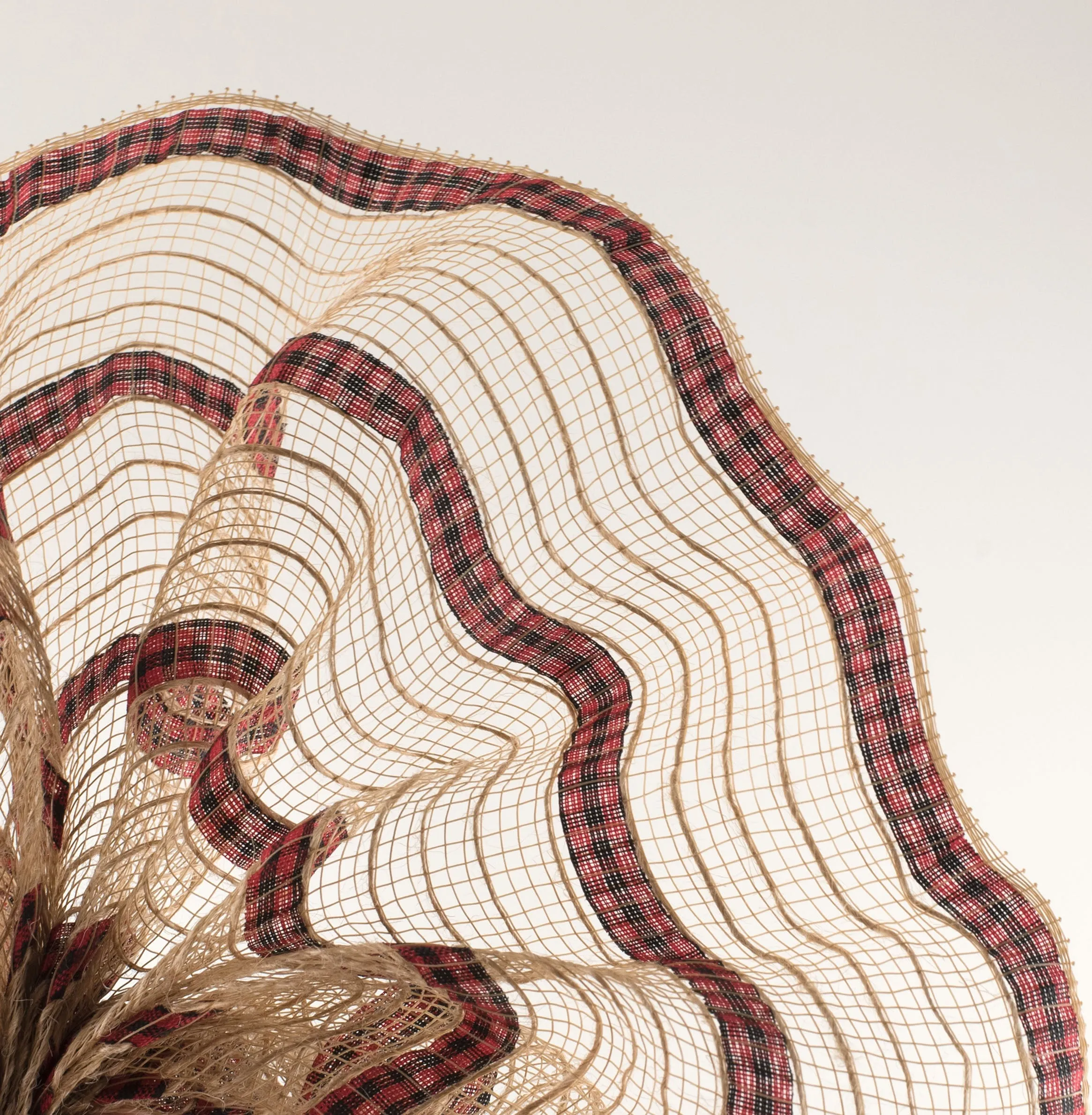 10" Patterned Mesh: Natural Jute & Red Buffalo Plaid Print