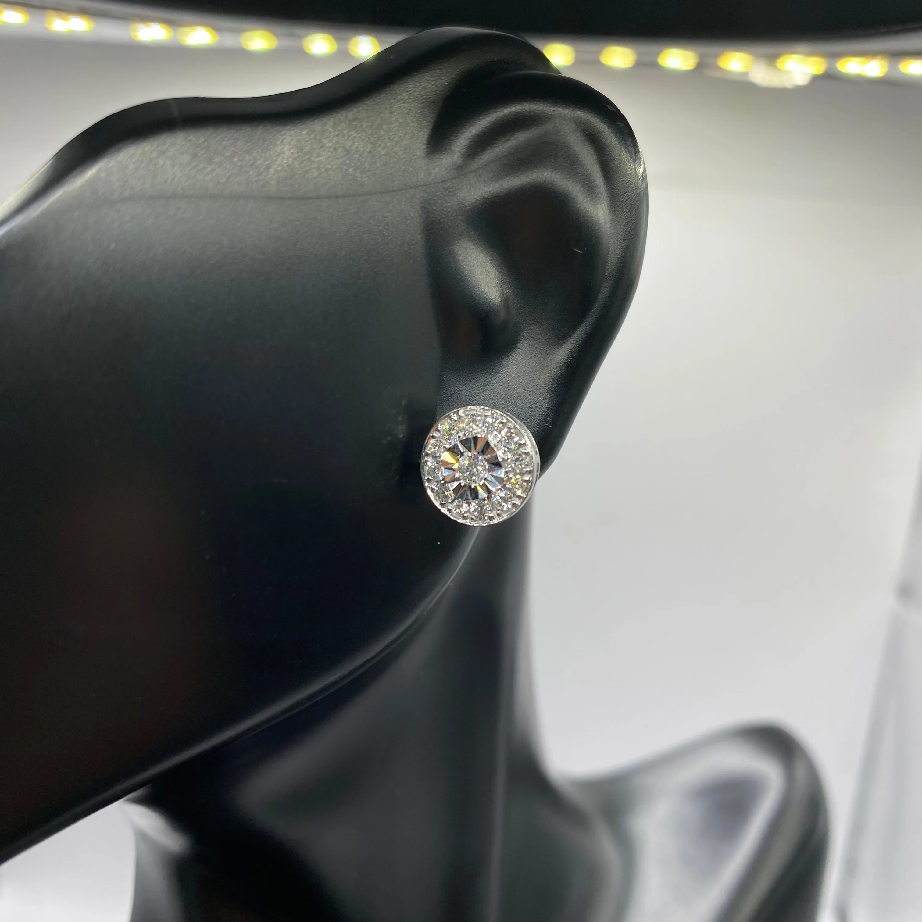14K White Gold Diamond Circle Stud Earrings 0.68Ct / 2.1gr