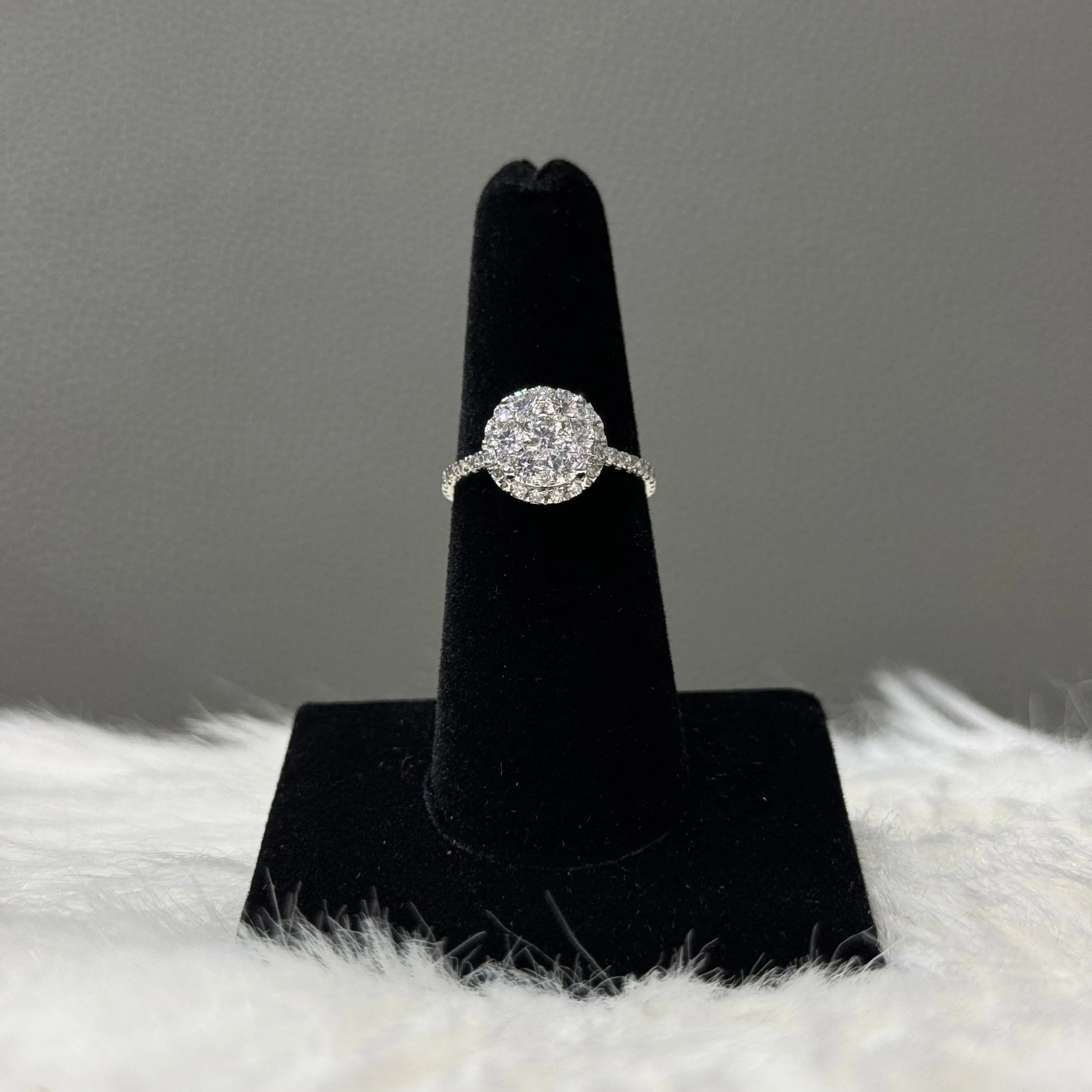 14K White Gold Diamond Flower Engagement Ring 1.18Ct Dia / 3.6gr / Size 6.5