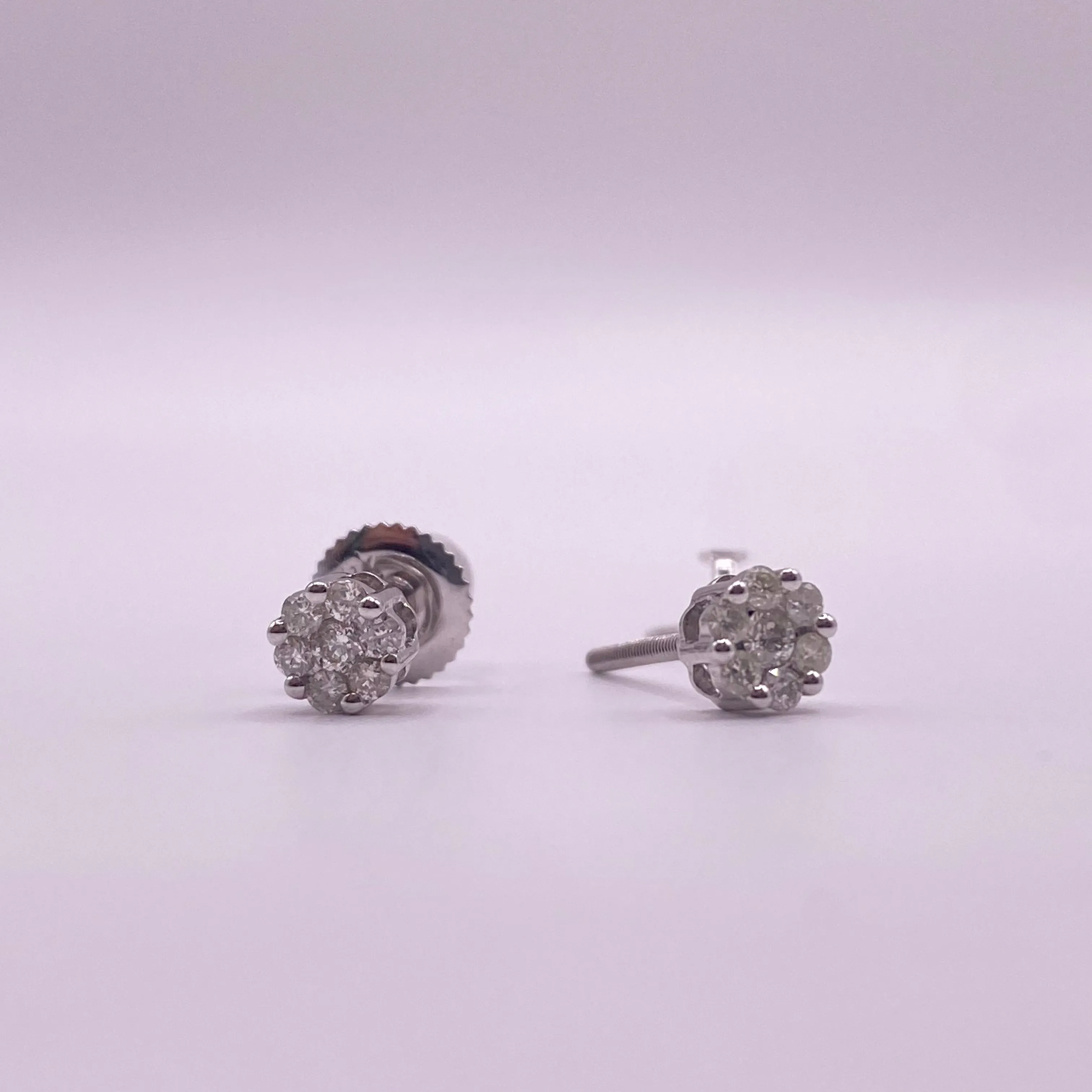 14K White Gold Diamond Flower Stud Earrings 0.49Ct / 1.3gr