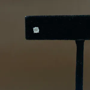 14K White Gold Diamond Luxury Stud Earrings 0.21Ct / 0.5gr