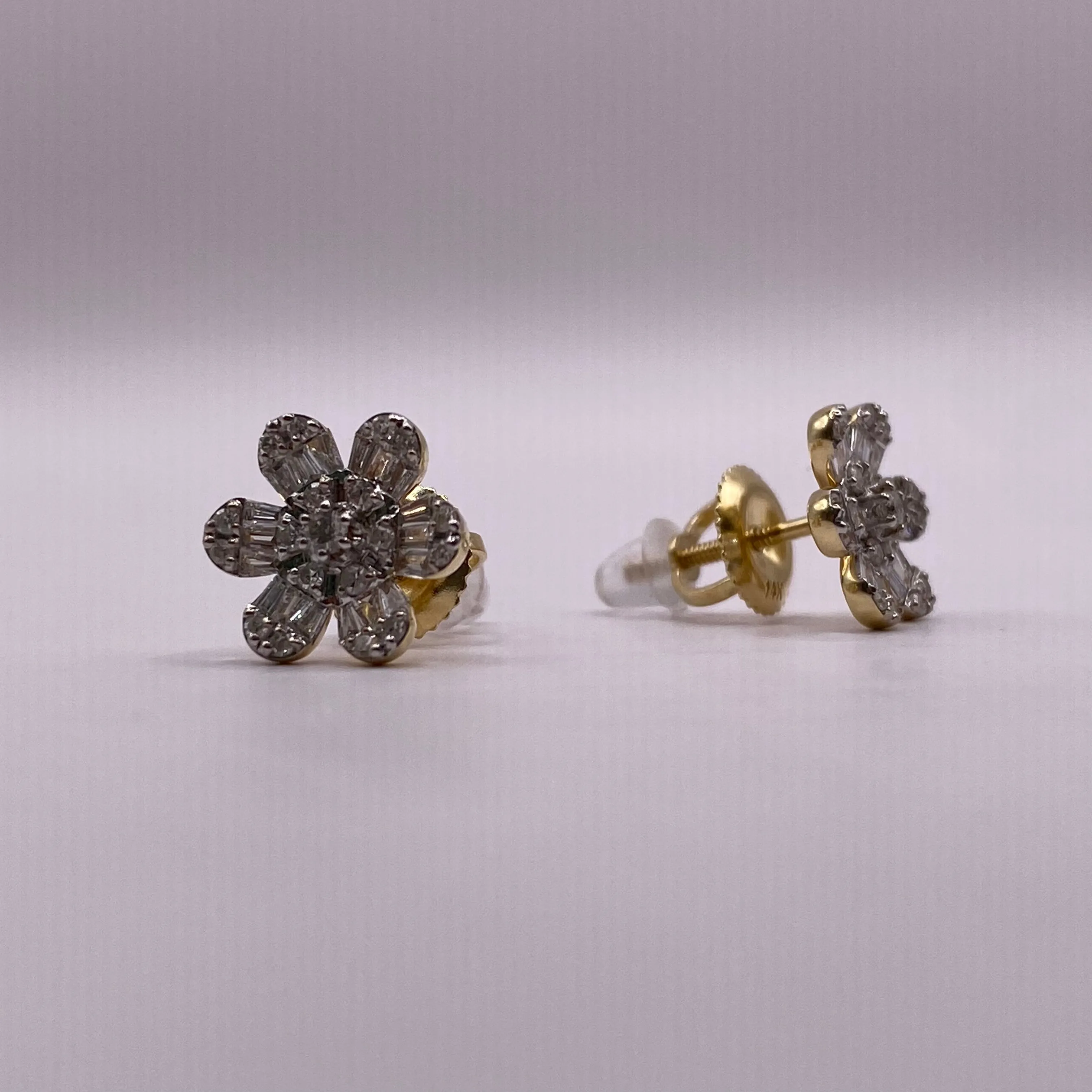 14K Yellow Gold Diamond Flower Stud Earrings 0.52Ct / 1.5gr