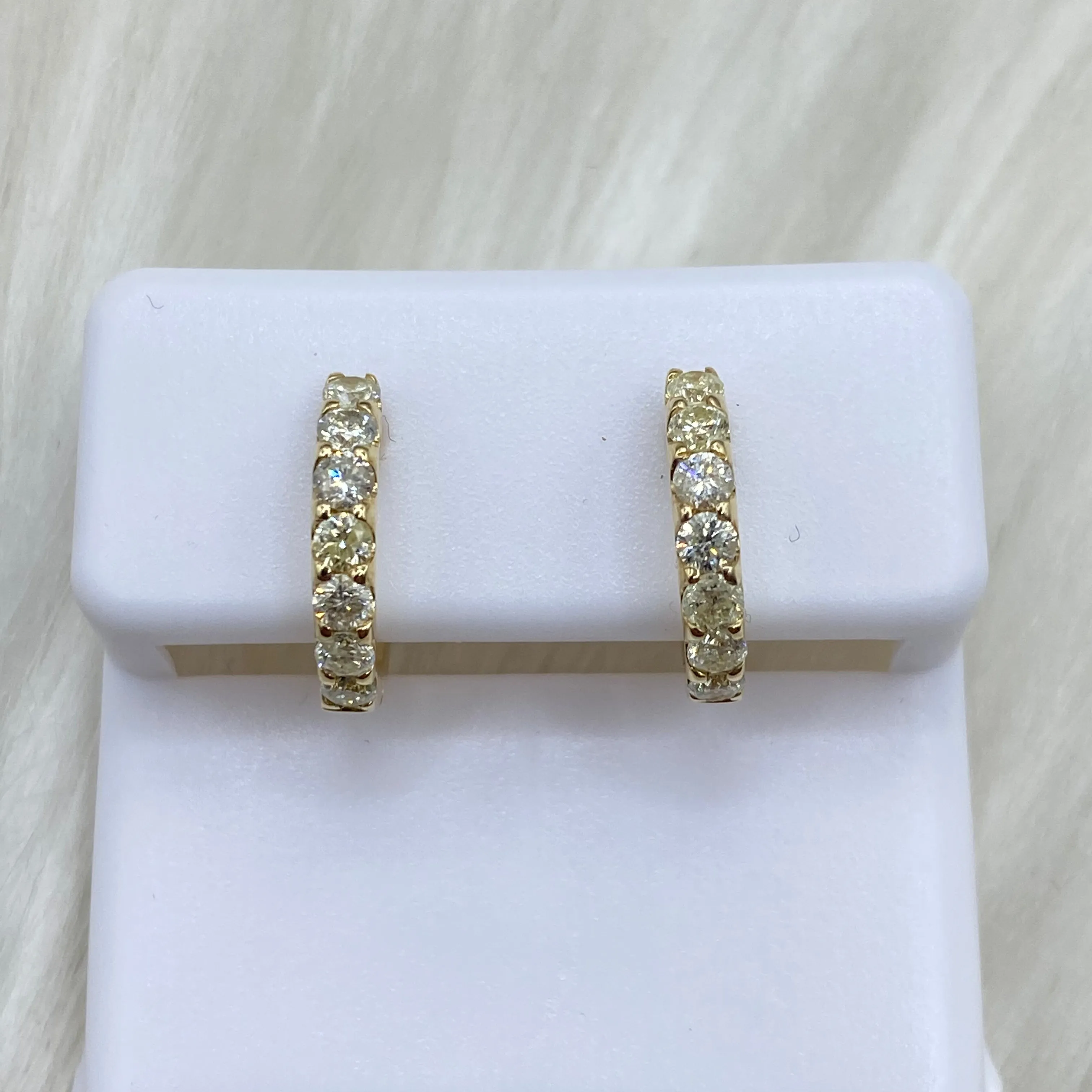 14K Yellow Gold Diamond Luxury Stud Earrings 0.65Ct Dia / 2.34gr