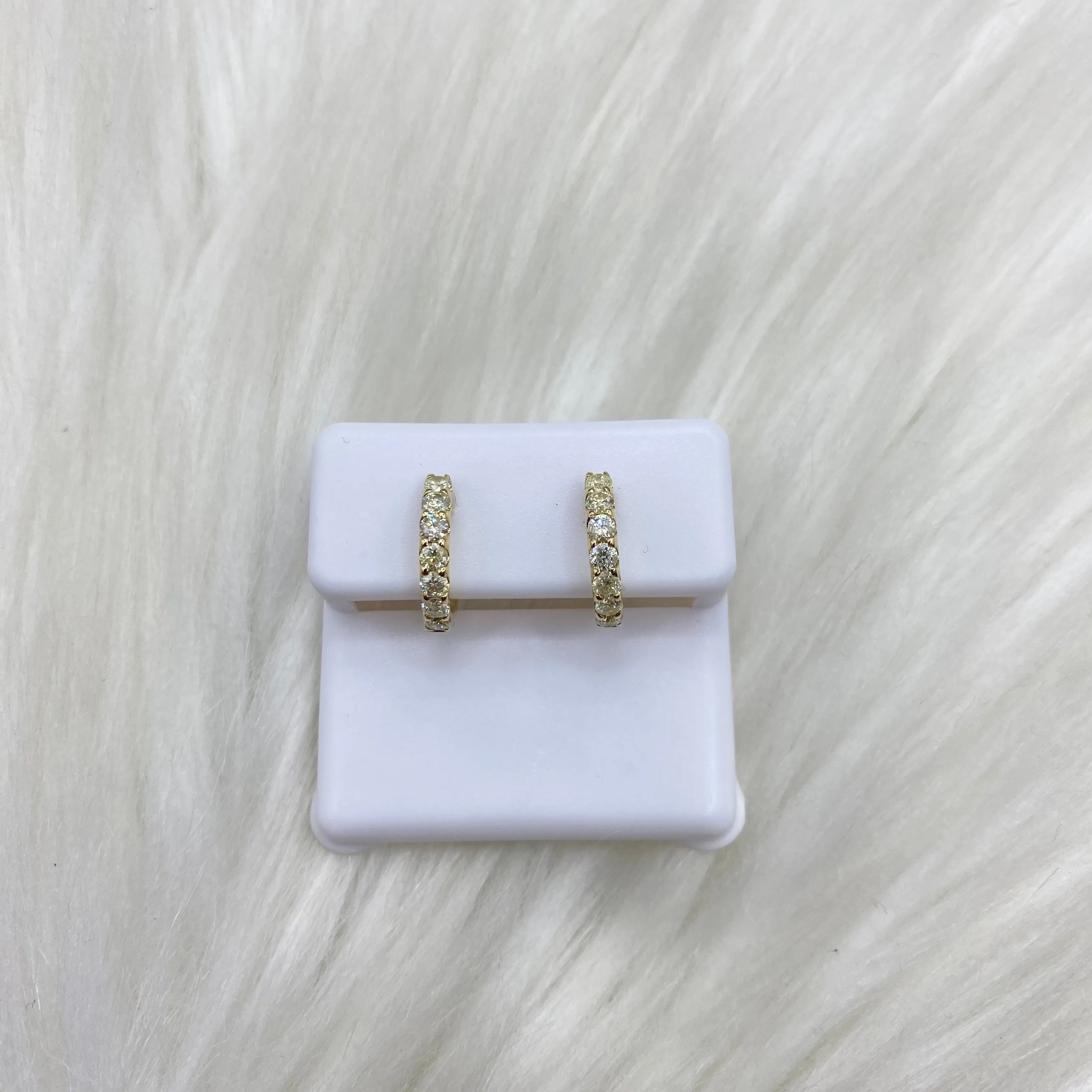 14K Yellow Gold Diamond Luxury Stud Earrings 0.65Ct Dia / 2.34gr