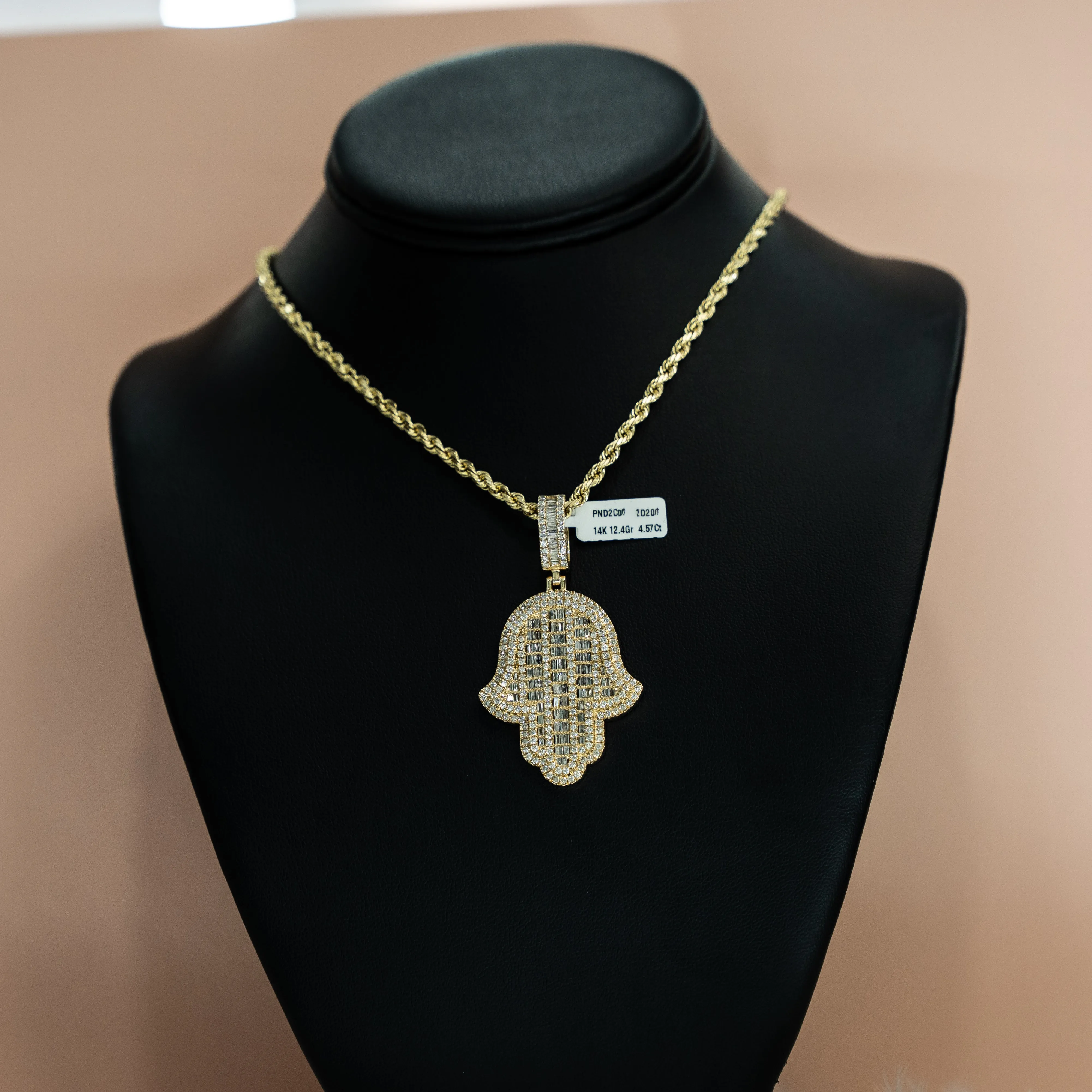 14K Yellow Gold Hand Pendant With Diamond 4.57Ct / 12.4gr