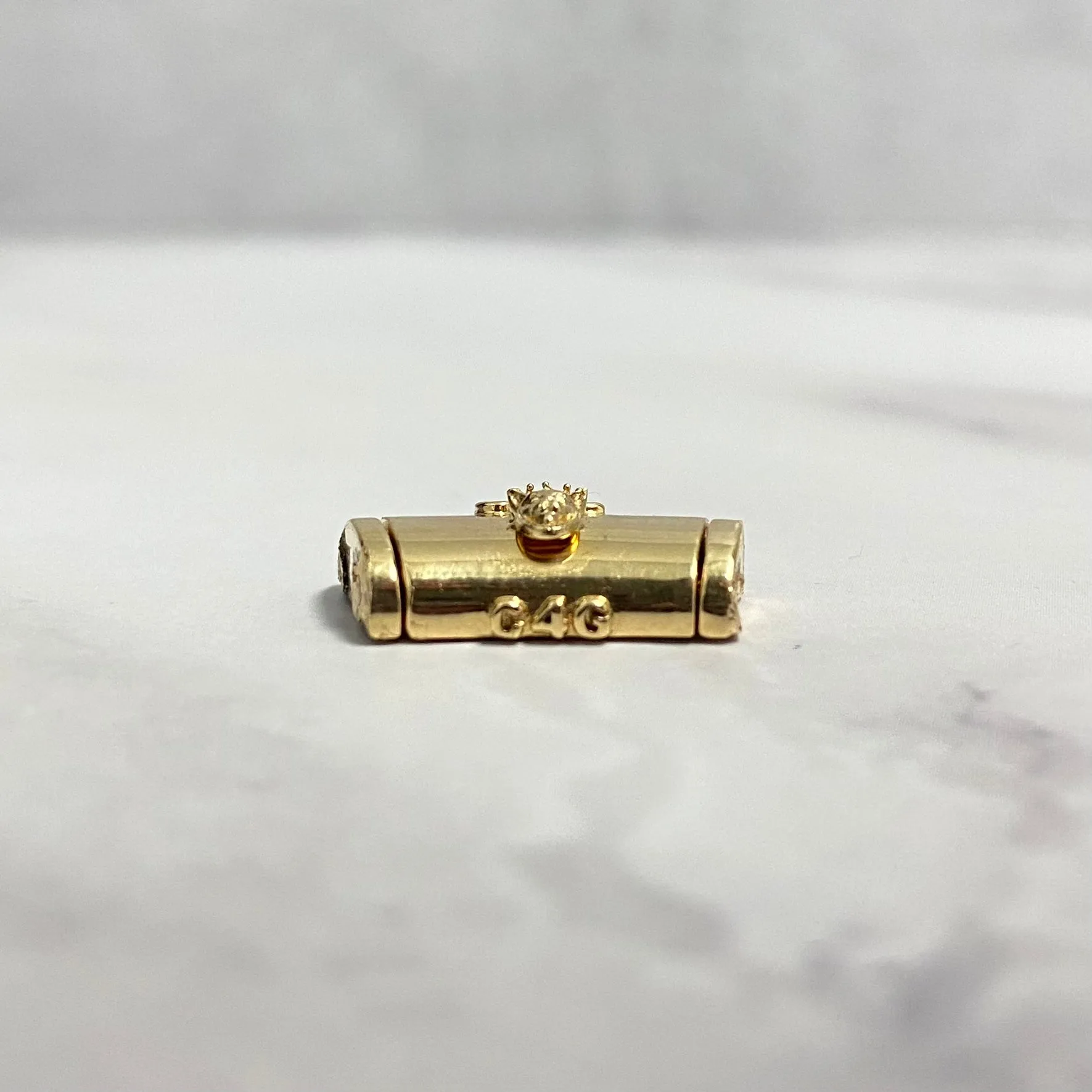 18K Yellow Gold Plain Sleek Lock With Panther / 5.2gr / 10mm / 0.6in