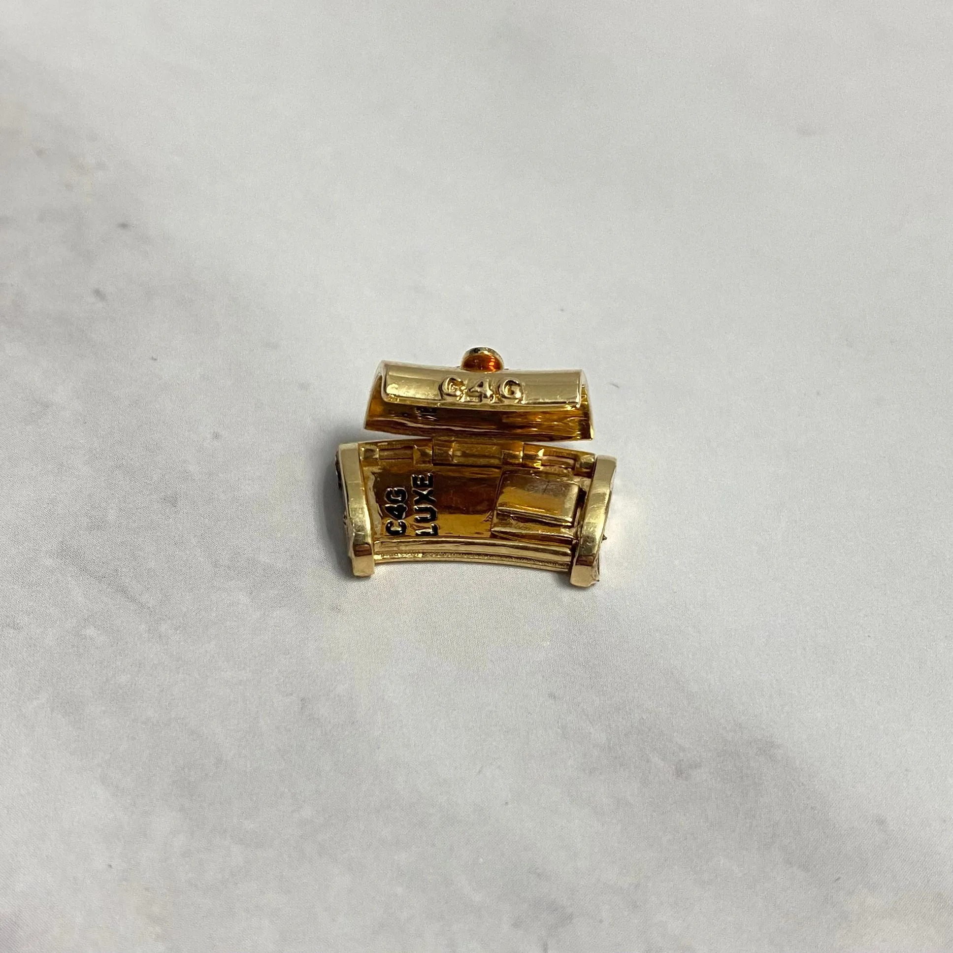 18K Yellow Gold Plain Sleek Lock With Panther / 5.2gr / 10mm / 0.6in
