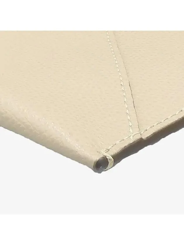 8N0152 Clutch Bag