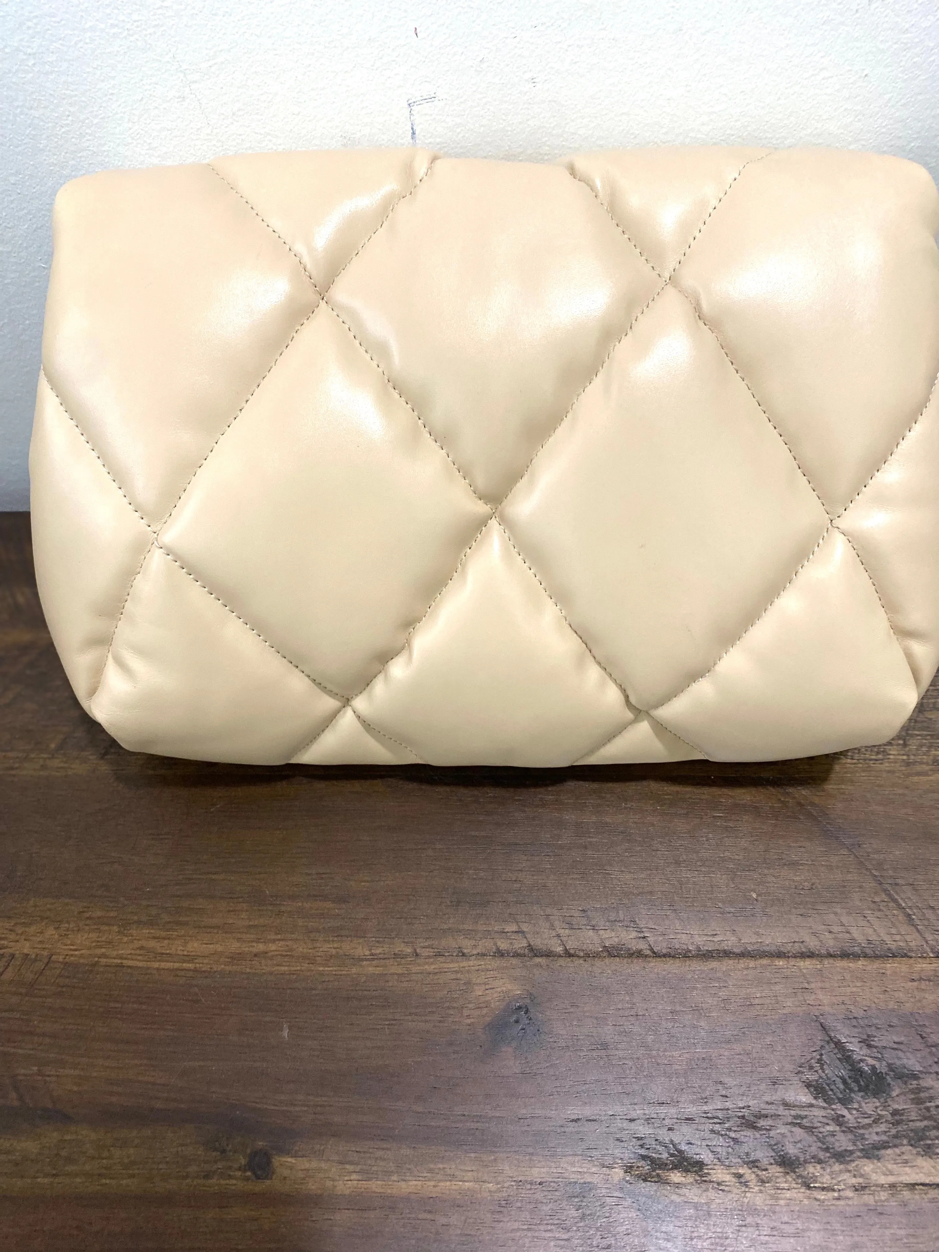 BALENCIAGA NAPPA CALFSKIN QUILTED TOUCH B PUFFY CLUTCH