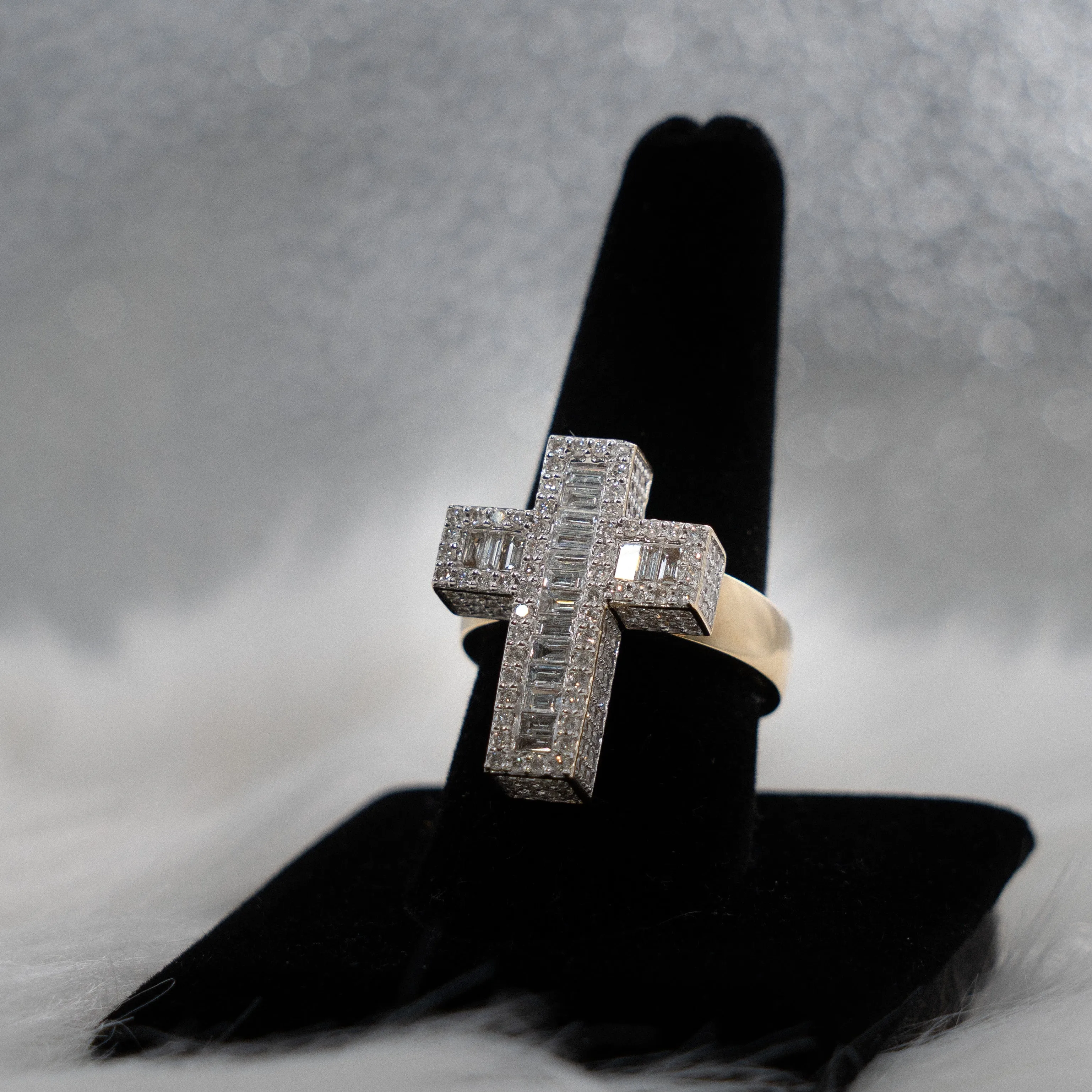 Big Cross Ring 14K Yellow Gold With Diamonds Baguette 3,23ct / 10.1gr / Size 10