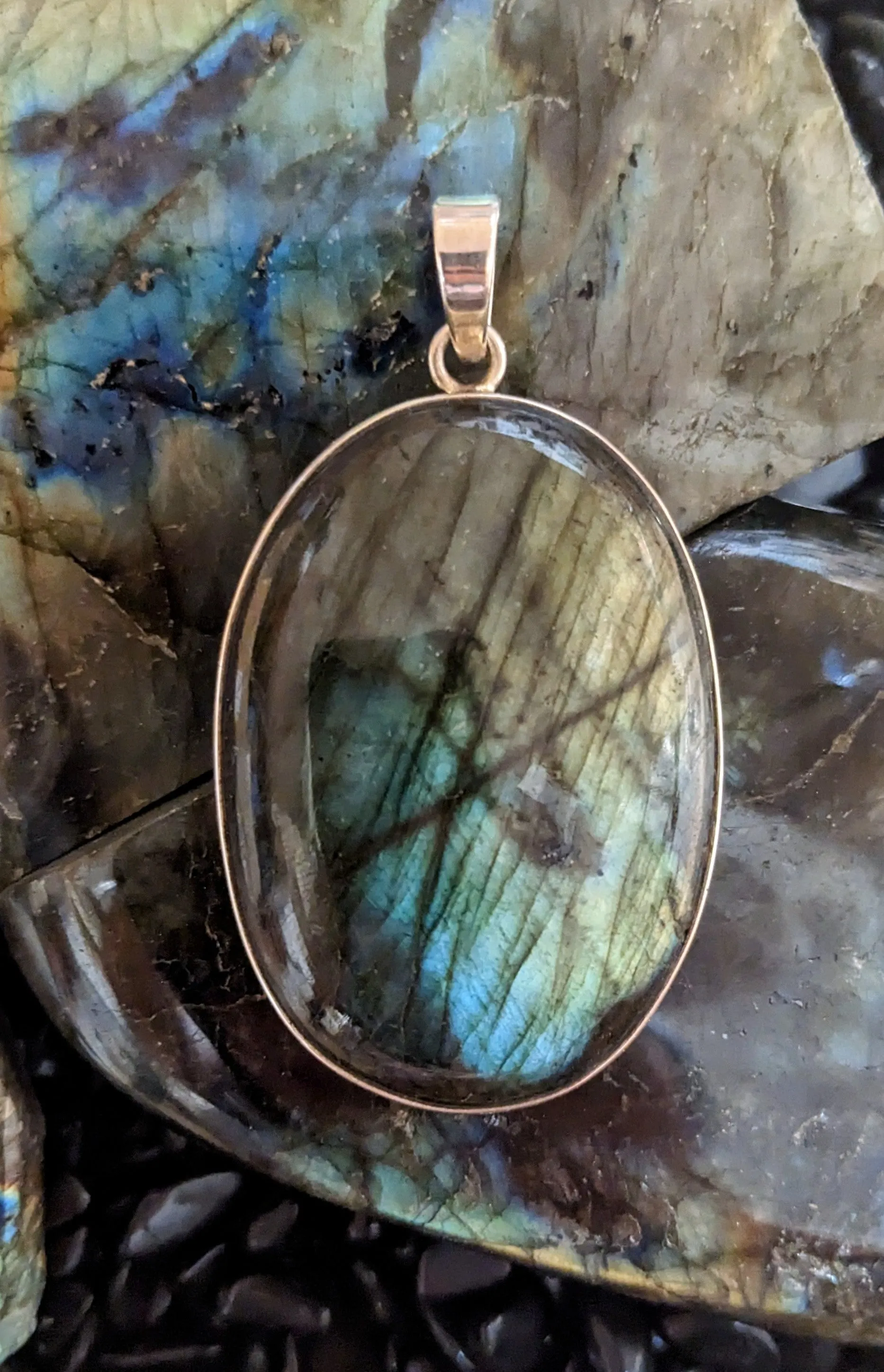 Sleek Statement Labradorite Pendant