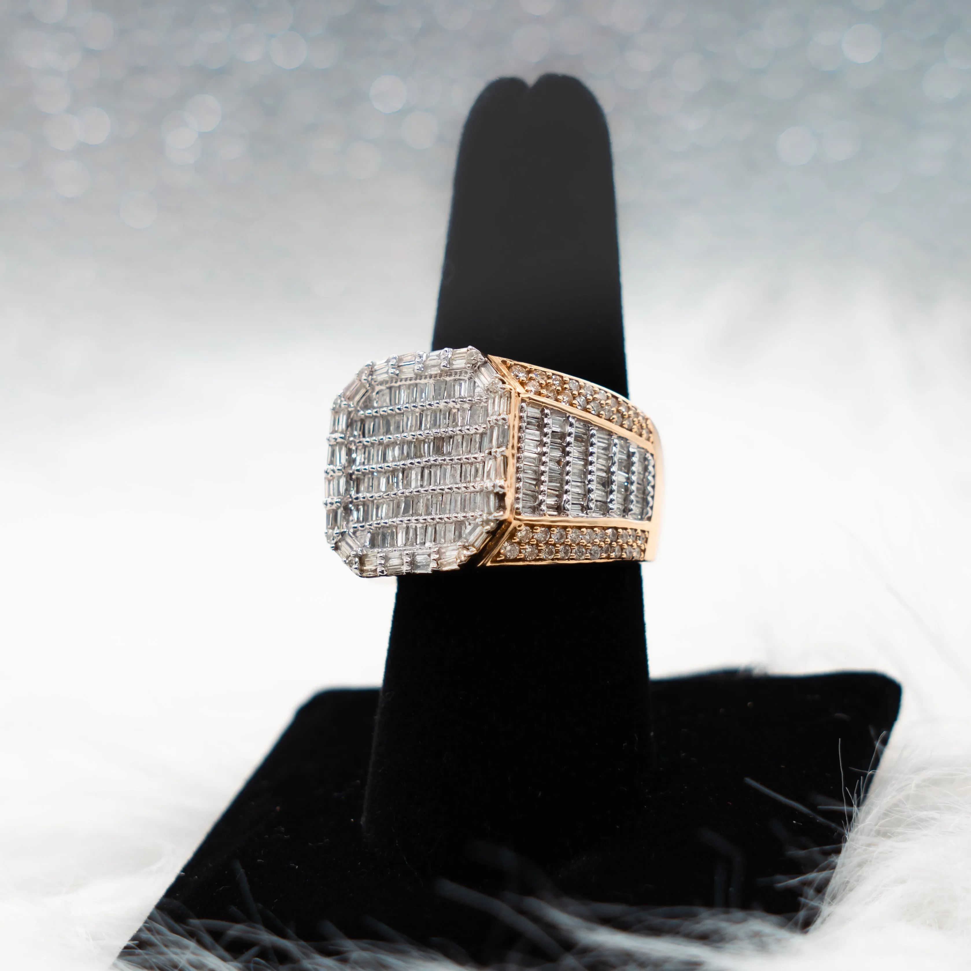 Square Ring 10K Yellow Gold With Diamond Baguette 2,70ct / 12.9gr / Size 8