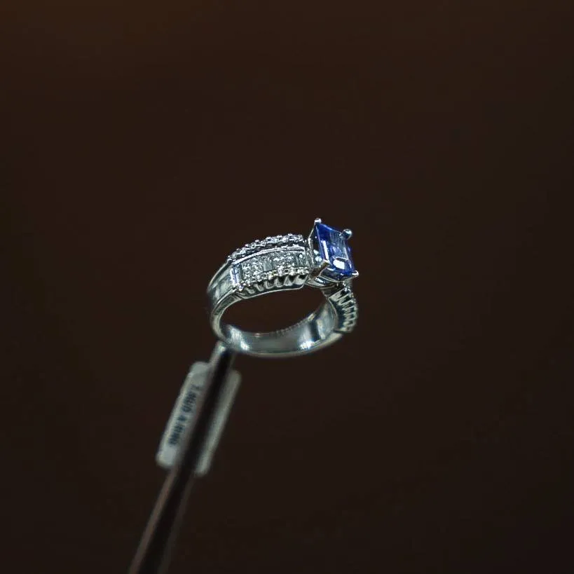 Tanzanite Ring 14K White Gold With Diamonds / 7.8gr / Size 7