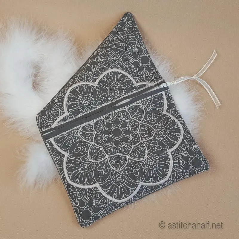 Winter Charm ITH Fold-over Clutch Purse